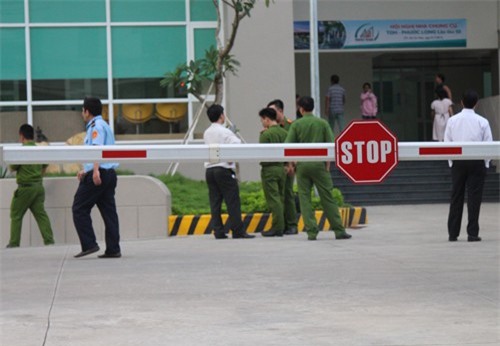 Rơi xuống hầm thang máy, bảo vệ chung cư chết thảm