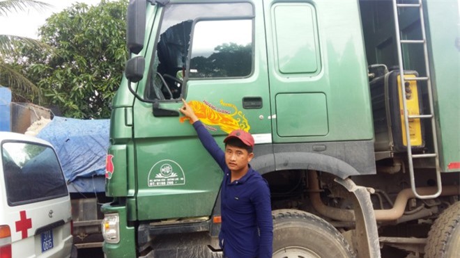 Tài xế xe cứu thương vác dao truy sát người sau va chạm giao thông