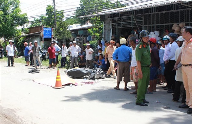 Va chạm với đoàn xe hành hương, 1 người đàn ông tử nạn