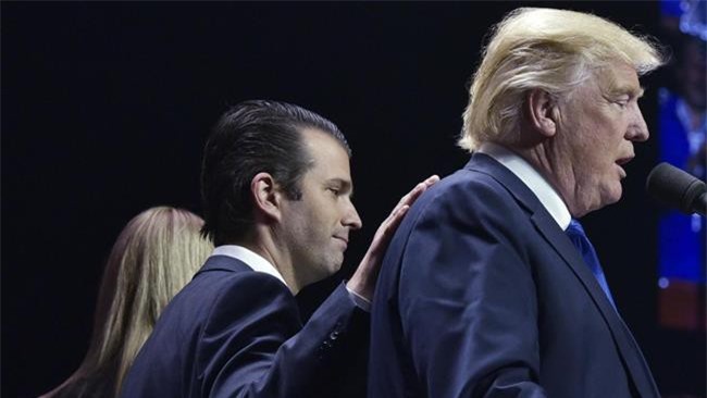Trump sẽ từ chức để cứu con trai và con rể khỏi bị vào tù?
