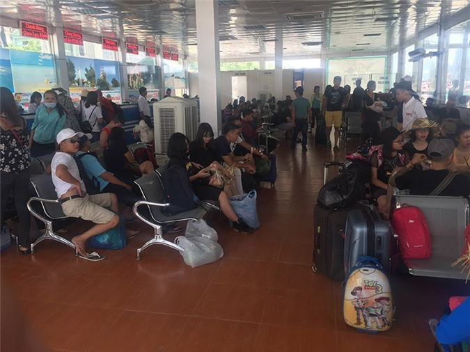 Hơn 5.000 du khách mắc kẹt tại Vân Đồn, Cô Tô do cơn bão số 2