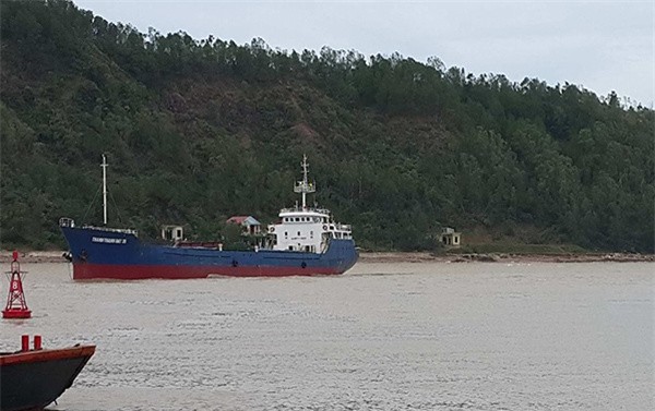 Cứu sống 7 người sau tai nạn lật tàu trên biển Nghệ An