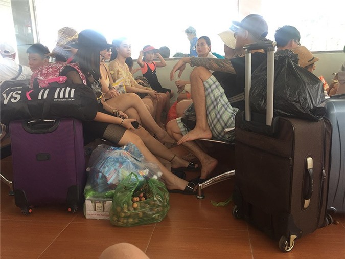 Hơn 3.500 du khách mắc kẹt trên đảo Cô Tô vì bão số 2