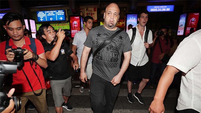 Flores không được cấp phép đấu Huỳnh Tuấn Kiệt 