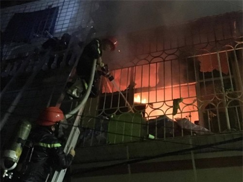 Hiện trường kinh hoàng vụ cháy ở Phố Vọng, 2 mẹ con tử vong