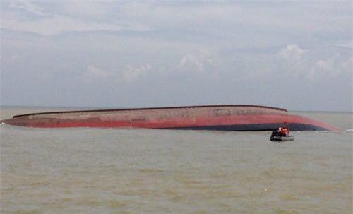 Chìm tàu ở Nghệ An: Tàu VTB 26 neo đậu nhiều ngày trước khi gặp nạn