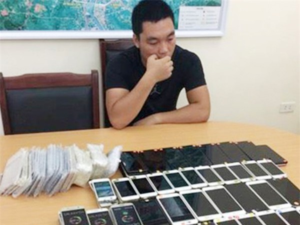 Bắt giữ lô hàng lậu "khủng" chứa điện thoại iPhone, Samsung