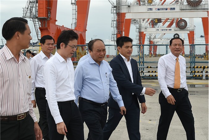 Thủ tướng Nguyễn Xuân Phúc thị sát Cảng Container quốc tế Cái Mép