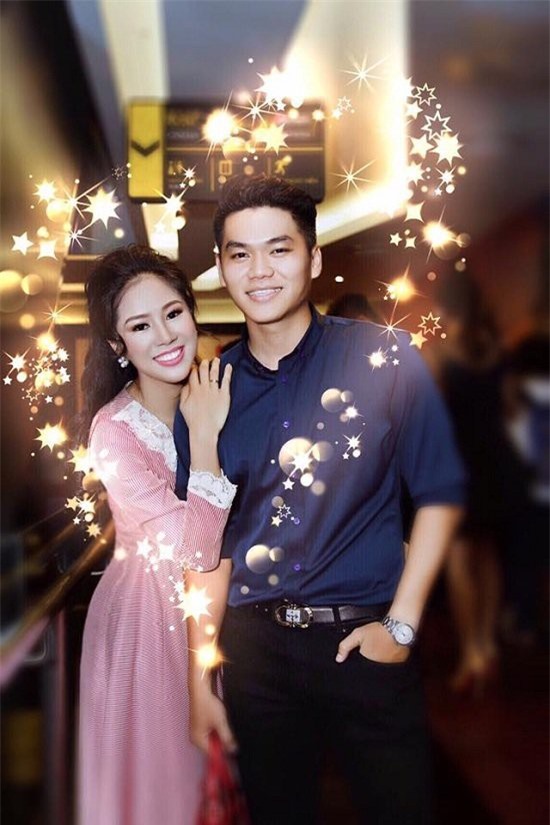 Bỏ qua dư luận, Lê Phương kết hôn với bạn trai kém 7 tuổi