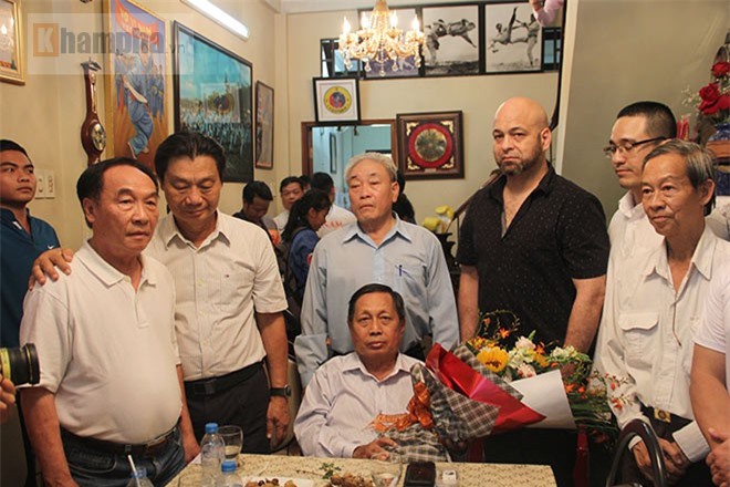 Flores bỏ ý định tìm kiếm Huỳnh Tuấn Kiệt, sẵn sàng tỉ thí với Cung Lê