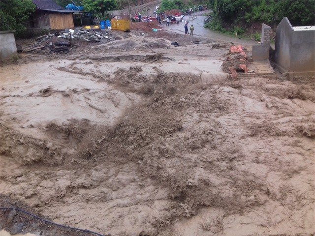 Lũ quét kinh hoàng ở Nghệ An, 11 ngôi nhà bị cuốn trôi