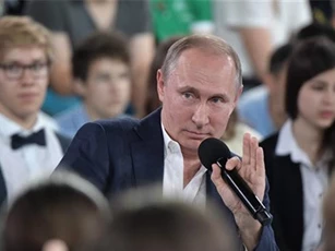 Putin "động" đến nhiệm kỳ tổng thống Nga vô thời hạn