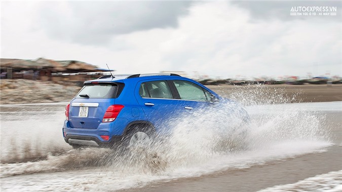 Trải nghiệm Chevrolet Trax LT 2017 giữa biển trời Xương Điền