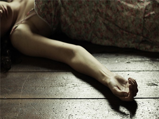 Nghi vợ ngoại tình, chồng đâm chết vợ rồi tự sát