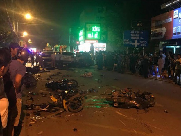 Vụ 13 xe tông liên hoàn ở Sài Gòn: Tài xế lấn làn, chạy quá tốc độ