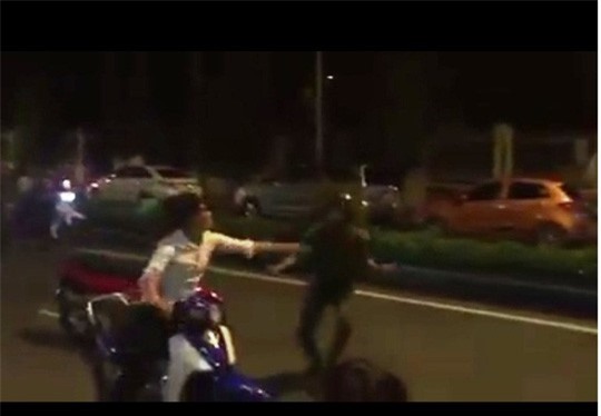  Cầm dao chống trả công an quyết liệt rồi nhảy sông tẩu thoát 