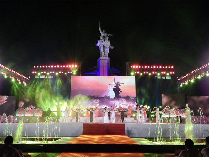 "Cõi thiêng Đồng Lộc" tri ân những anh hùng liệt sĩ