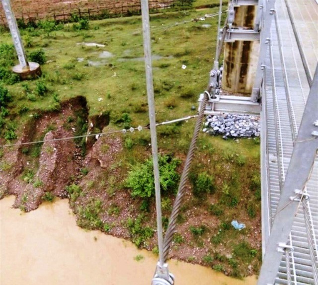 Hòa Bình: Hai bé 5 tuổi rủ nhau đi tắm sông bị nước cuốn trôi  