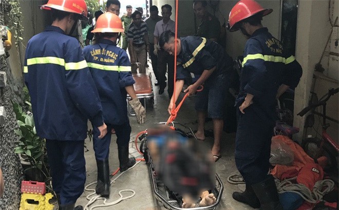 Nam thanh niên nhảy lầu ở nhà nghỉ, vợ gào khóc ôm thi thể chồng