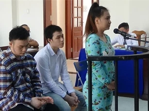 Xét xử sơ thầm lần 2 vụ 3 bị cáo tạt axit nữ sinh ở Sài Gòn