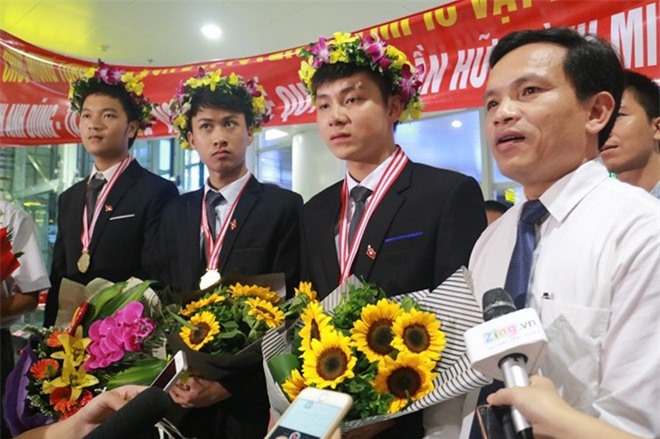5 chàng trai "vàng" thi Olympic Vật lý 2017 mang vinh quang về Việt Nam