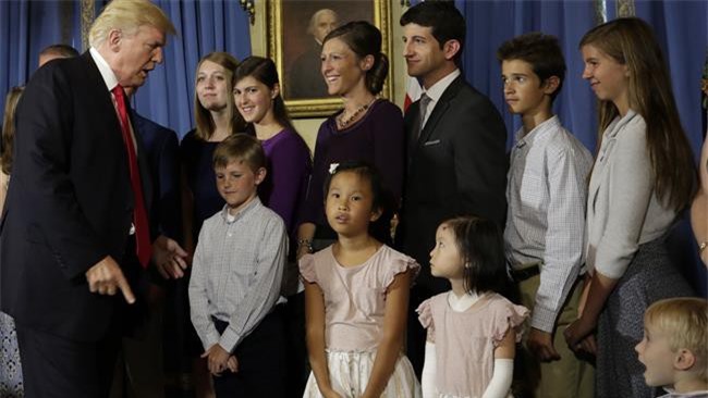 Bao nhiêu người Mỹ tin Trump "trụ" hết nhiệm kỳ tổng thống?