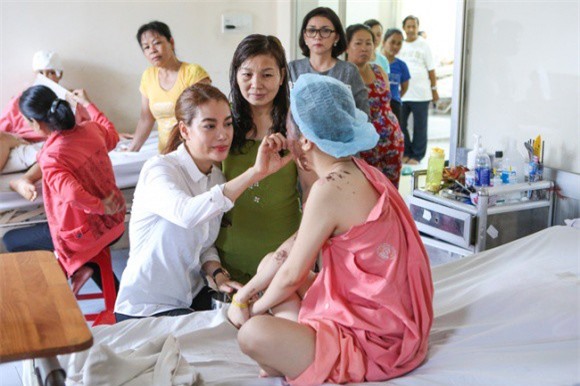 Bị tố thất hứa từ thiện, diễn viên Trương Ngọc Ánh nói gì?