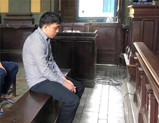 Kẻ ghẹo "chân dài", đâm khách tại quán karaoke lĩnh án tử