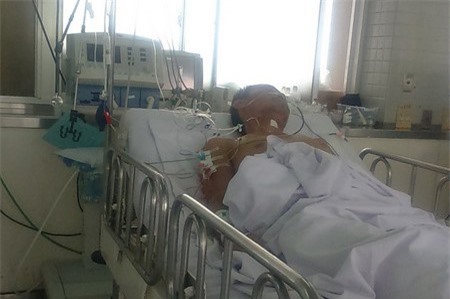 Hai ngư dân Bình Định bị tàu nước ngoài bắn đạn qua cơn nguy kịch 