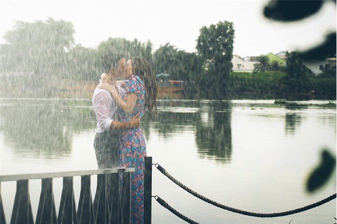 Hồ Ngọc Hà hôn Kim Lý nồng nàn trong MV mới 