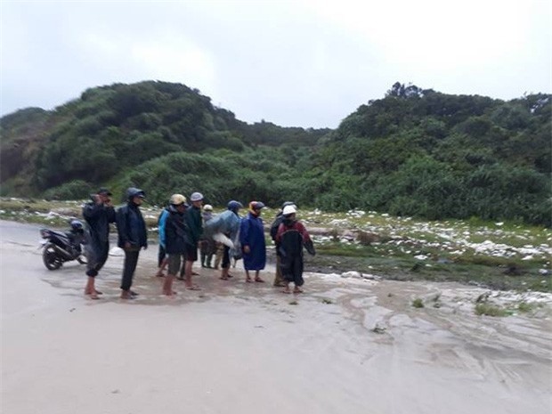 Hoảng hồn phát hiện xác chết không đầu ở bãi biển Quảng Trị