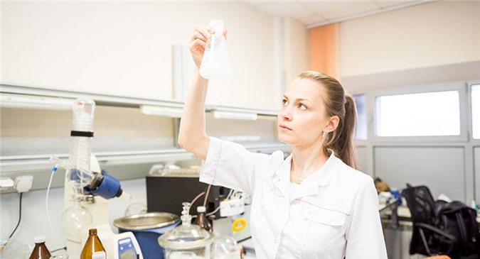 Khoa học Nga đã tạo ra hợp chất ngăn tia UV trong suốt