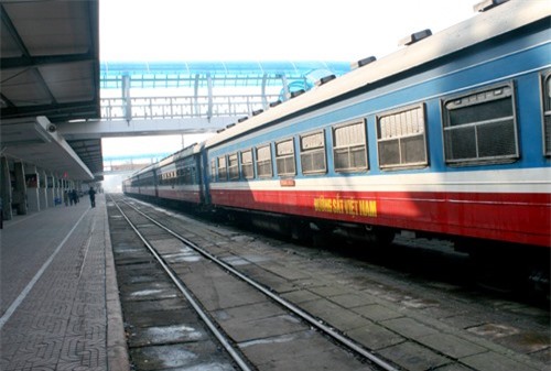 Ngành đường sắt chỉ đạo nóng sau vụ 2 tàu hỏa suýt tông nhau