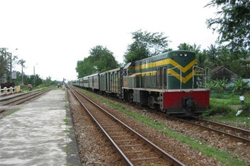 Nhân viên ngủ quên, 2 tàu suýt đâm nhau: Cách chức trưởng Ga Suối Vận