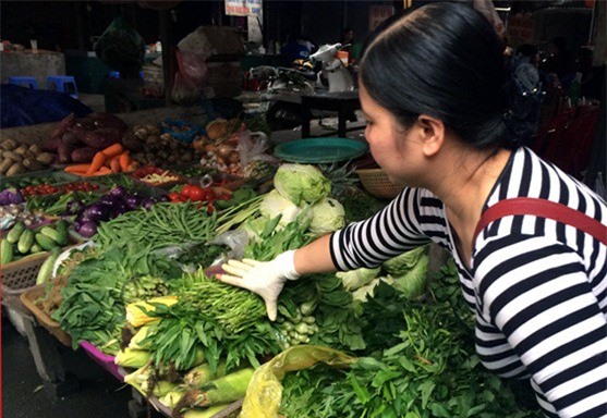 Giá rau quả ở miền Bắc "phi mã" vì mưa bão