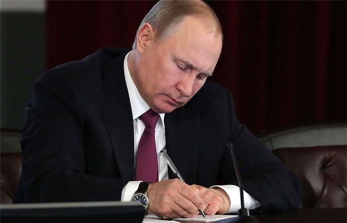 Putin ký luật triển khai không quân Nga tới Syria