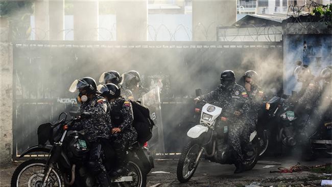 Lo bất ổn lún sâu, Mỹ ra lệnh gia đình nhân viên ĐSQ rời Venezuela