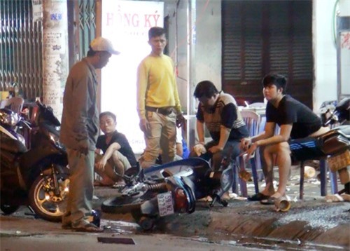 Gần chục thanh niên hỗn chiến kinh hoàng trong quán hủ tiếu