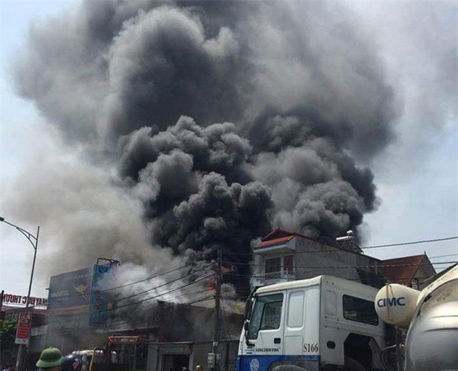 Kinh hoàng lời kể vụ cháy xưởng bánh, nhiều người chết ở Hà Nội