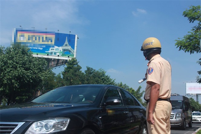 Nghịch lý ôtô Việt Nam: Khi có xe lại không dám đi!