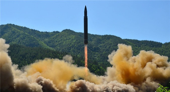 Triều Tiên thử tên lửa trong đêm, Trump tung cảnh báo sắc lạnh