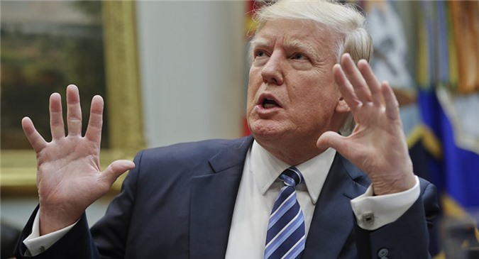 Trump sẽ duyệt trừng phạt Nga, "tuần trăng mật" với Putin chấm dứt