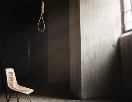 Sốc: 3 phụ nữ một nhà cùng treo cổ tự tử, 2 mẹ con tử vong