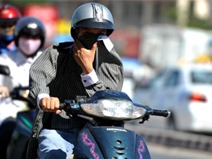 Nắng nóng bao trùm cả Bắc và Trung Bộ