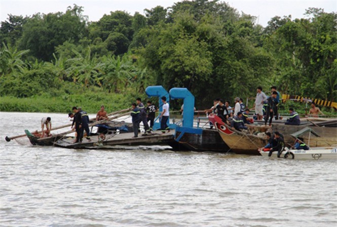 Sà lan đâm chìm tàu chở cát: Tình tiết mới nhất
