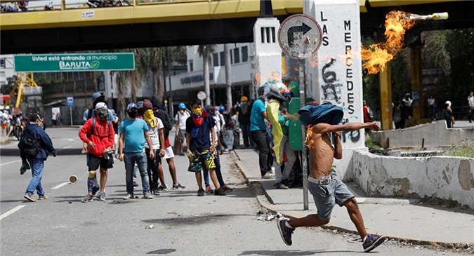 Venezuela: Bầu cử biến thành bạo lực, 10 người thiệt mạng