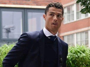 Hầu tòa vì nghi án trốn thuế, Cristiano Ronaldo khó chịu ra mặt