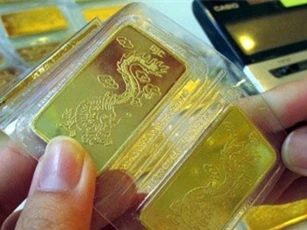Vàng tiếp tục mất giá