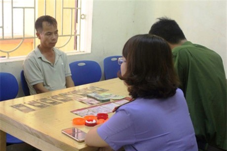 Kẻ trộm "mất trí" vứt két sắt chứa tài sản hơn 1 tỷ xuống sông