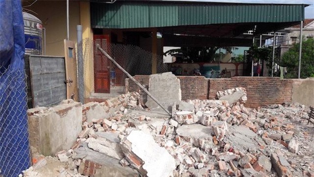 Tường đổ sập trúng người khi phá dỡ, 1 người đàn ông chết thảm